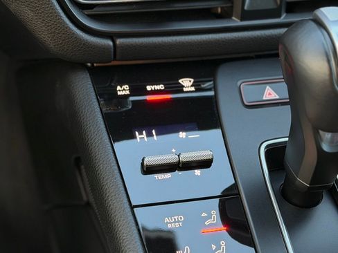 Used 2023 Porsche Macan Turbo image 17