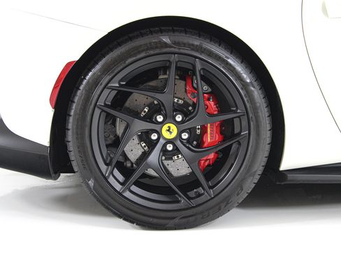 Used 2020 Ferrari 812 Superfast RWD image 21
