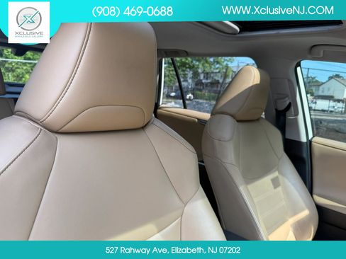 Used 2020 Toyota RAV4 Limited FWD image 23
