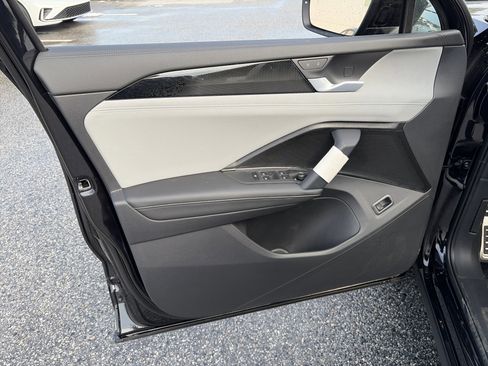 New 2026 Volkswagen Tiguan SE R-Line image 8