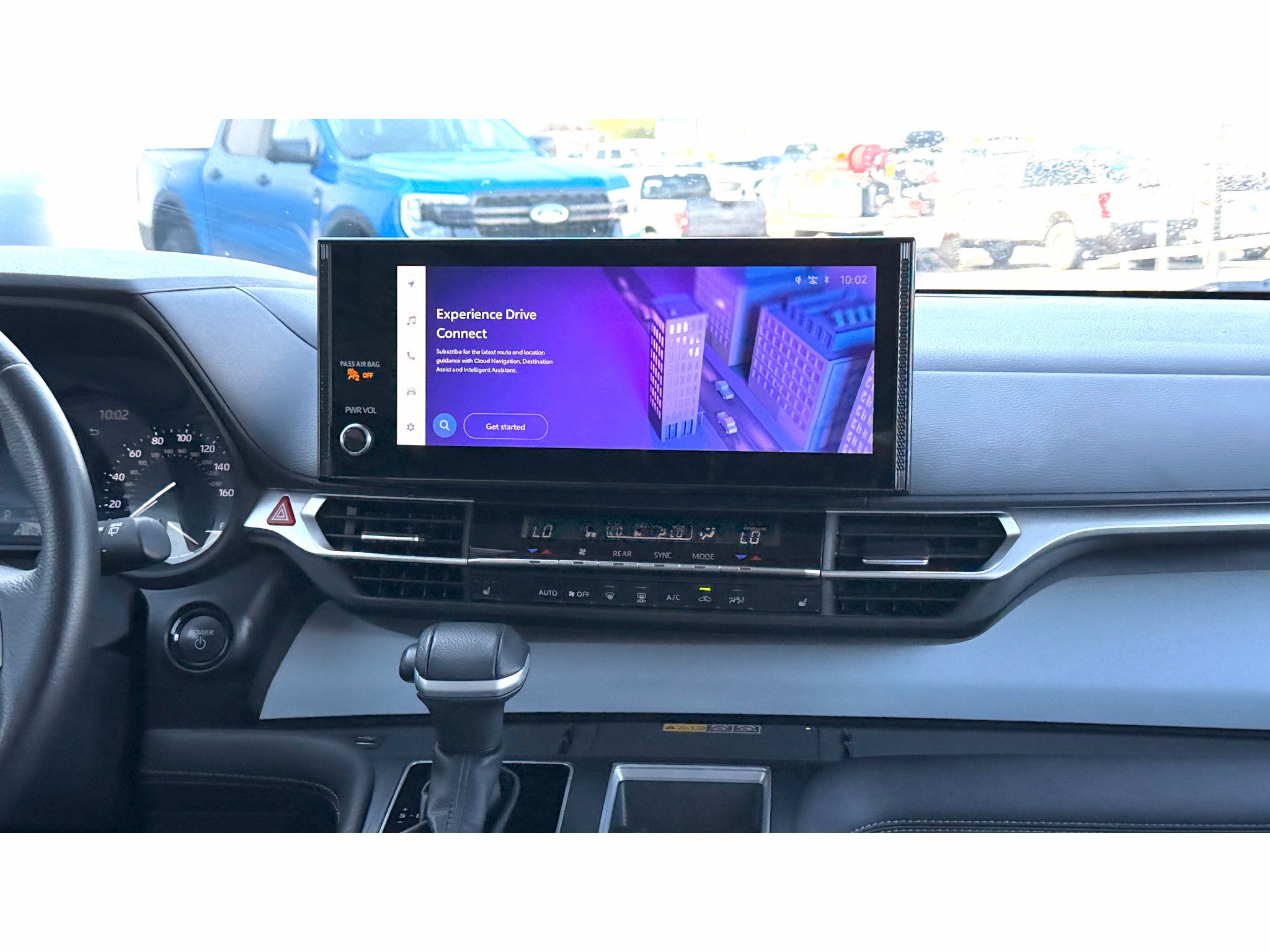 Used 2025 Toyota Sienna XLE FWD image 14