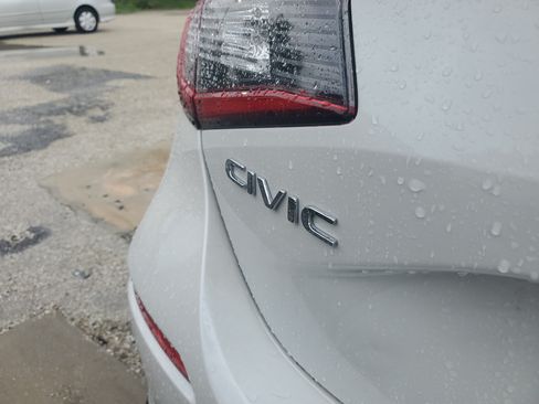 Used 2024 Honda Civic Sport image 6