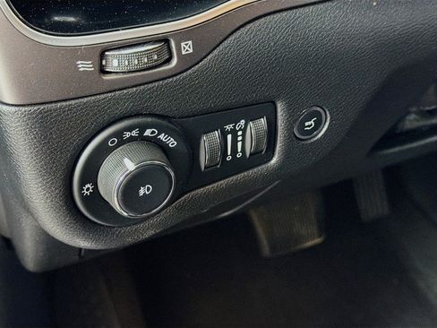 Used 2020 Jeep Cherokee Limited AWD/4WD image 17