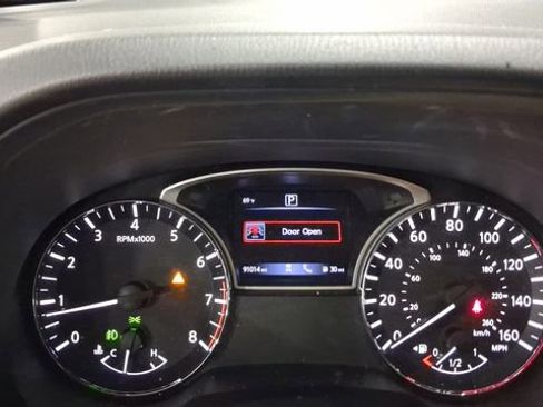 Used 2020 Nissan Pathfinder Platinum FWD image 30