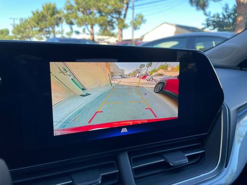 Used 2025 Chevrolet Trax LT image 17