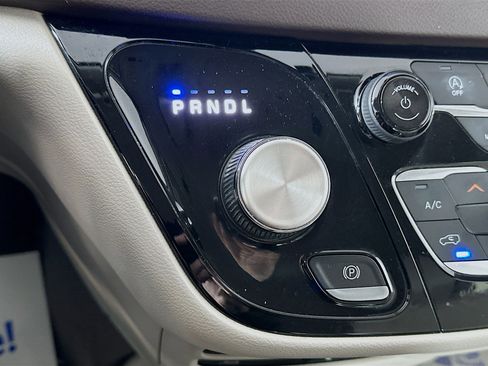 Used 2019 Chrysler Pacifica Touring-L Plus image 17