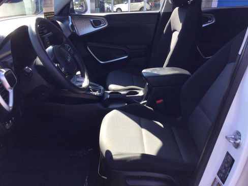 Used 2024 Kia Soul LX w/ Option Group 015 FWD image 14