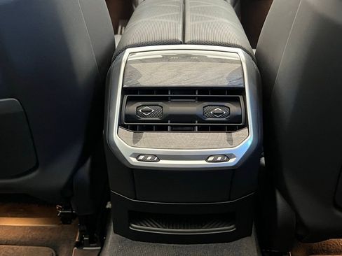 Certified 2024 BMW 760i xDrive w/ Premium Package 2 image 28