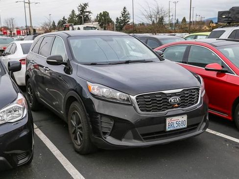Used 2019 Kia Sorento LX image 2