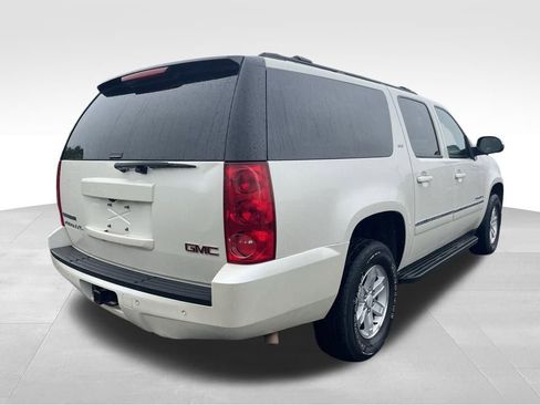 Used 2011 GMC Yukon XL SLT w/ SLT-2 Equipment Package AWD/4WD image 13