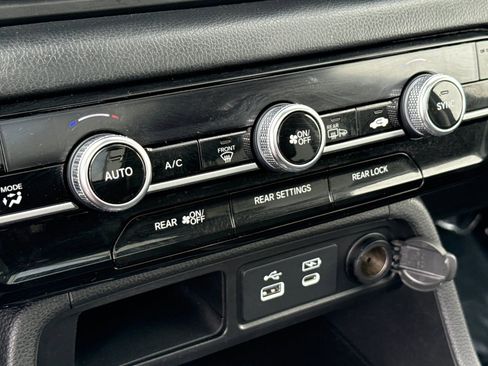 Certified 2024 Honda Pilot Touring image 17