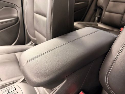 Used 2022 GMC Terrain SLT w/ Infotainment Package II image 37