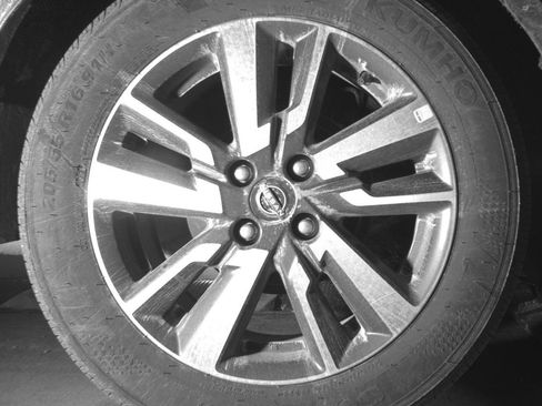 Used 2025 Nissan Versa SV image 15