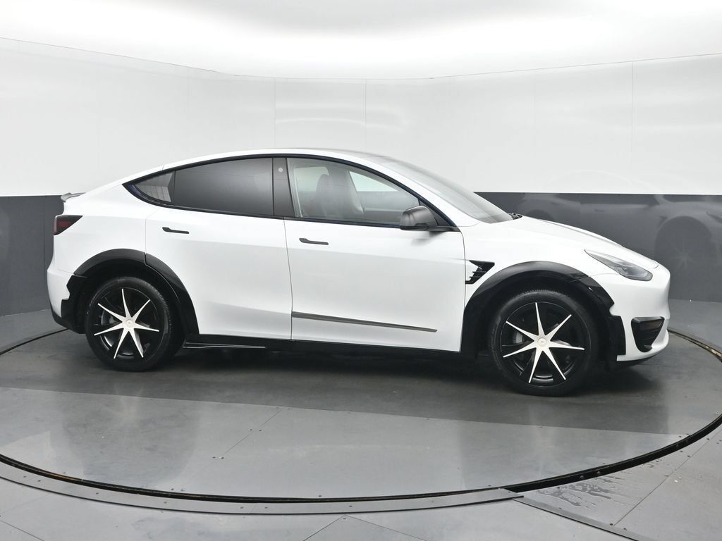 Used 2023 Tesla Model Y Long Range AWD/4WD image 2