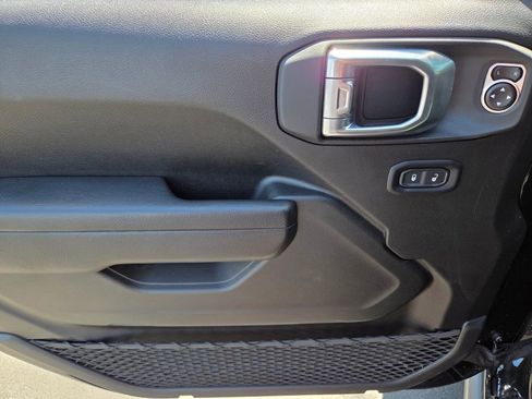 Used 2024 Jeep Gladiator Sport AWD/4WD image 16