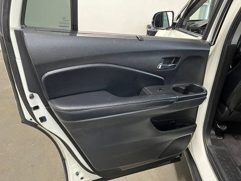Used 2017 Honda Pilot Elite image 17