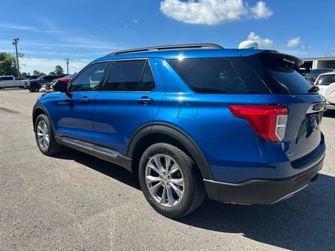 Used 2020 Ford Explorer XLT w/ Equipment Group 202A AWD/4WD image 18