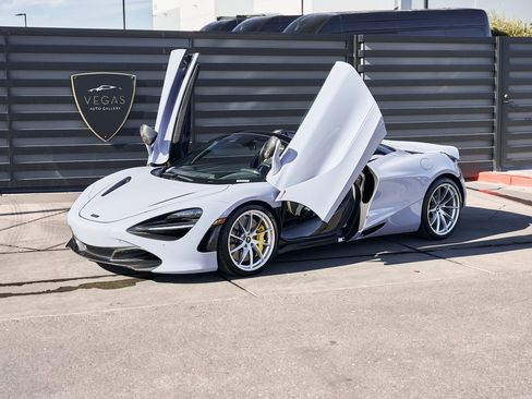 Used 2022 McLaren 720S Spider image 24