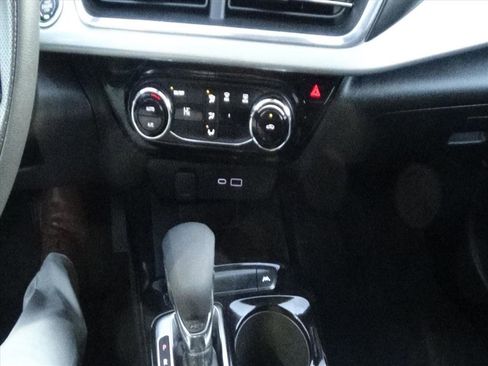 Used 2025 Chevrolet Trax LT image 24