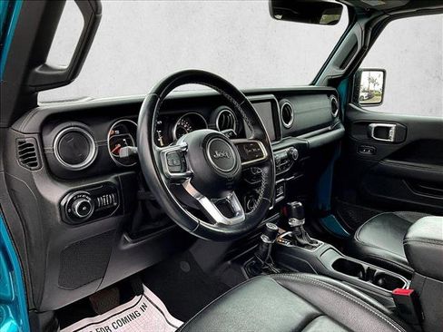 Used 2020 Jeep Wrangler Unlimited Sahara image 14