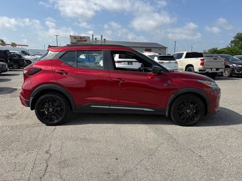 Used 2023 Nissan Kicks SR FWD image 9