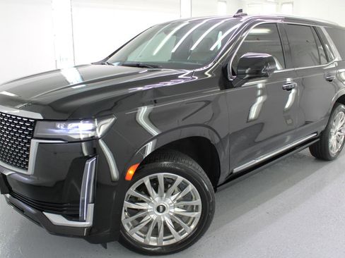 Used 2022 Cadillac Escalade Premium Luxury w/ Performance Package RWD image 2