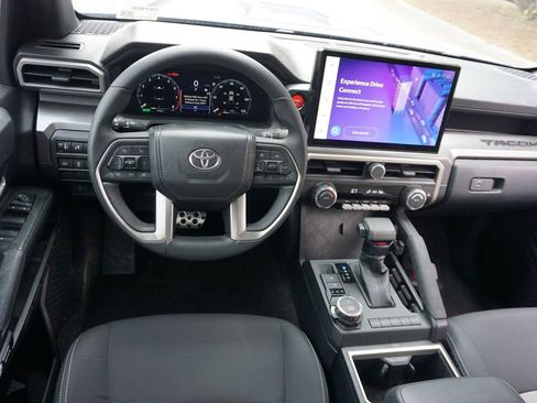 Used 2025 Toyota Tacoma TRD Sport image 6