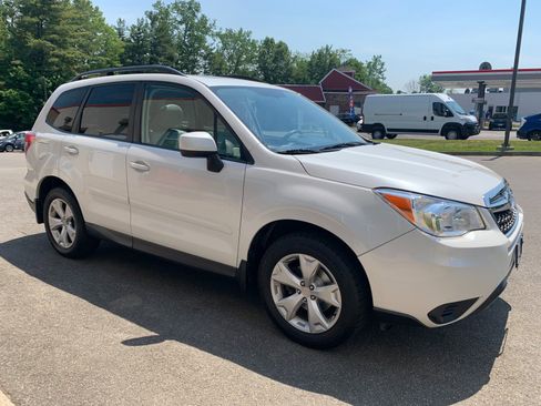 Used 2015 Subaru Forester 2.5i Premium w/ All-Weather Package AWD/4WD image 3