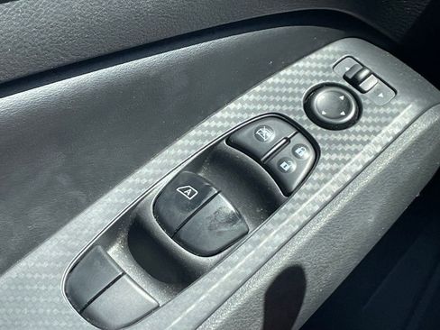 Used 2025 Nissan Altima 2.5 SV image 6