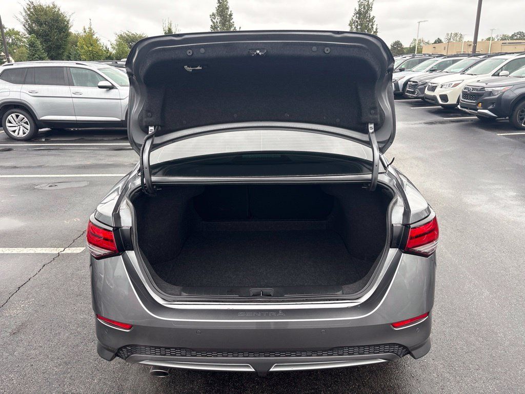 Used 2023 Nissan Sentra SR w/ Electronics Package FWD image 8