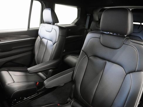 New 2025 Jeep Grand Cherokee L Limited image 16