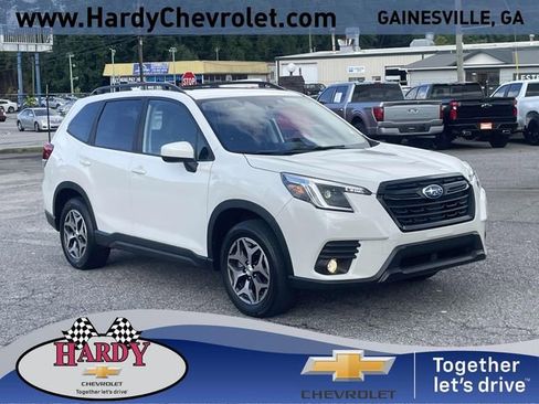 Used 2023 Subaru Forester Premium image 1