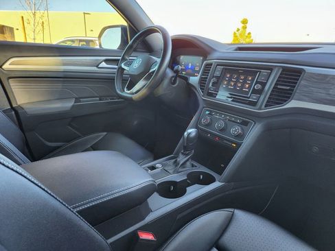 Used 2022 Volkswagen Atlas Cross Sport SE image 24