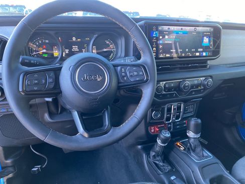 Used 2024 Jeep Wrangler Willys image 9