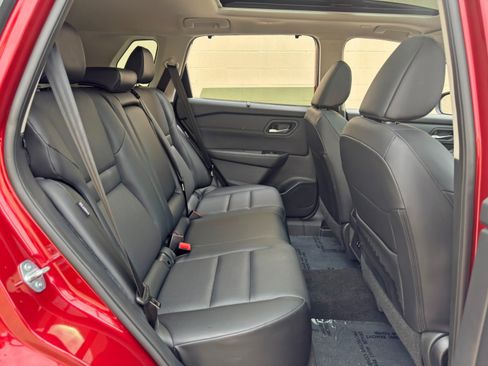 Used 2024 Nissan Rogue SV w/ SV Premium Package FWD image 35