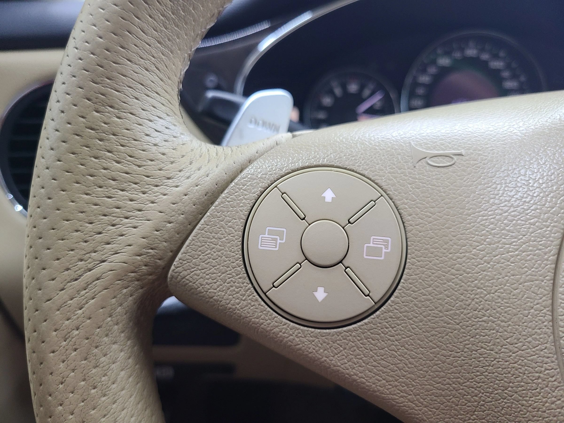Used 2009 Mercedes-Benz CLS 63 AMG image 32