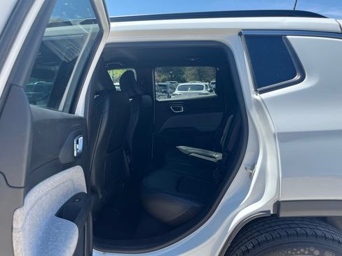 Used 2024 Jeep Compass Latitude AWD/4WD image 27