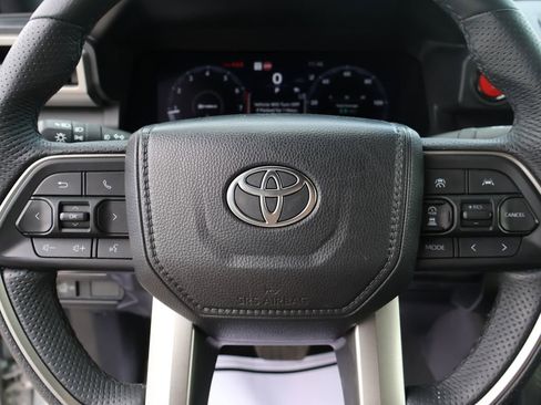 Used 2025 Toyota Tacoma TRD Off-Road AWD/4WD image 29