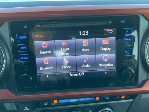 Used 2017 Toyota Tacoma TRD Off-Road image 40