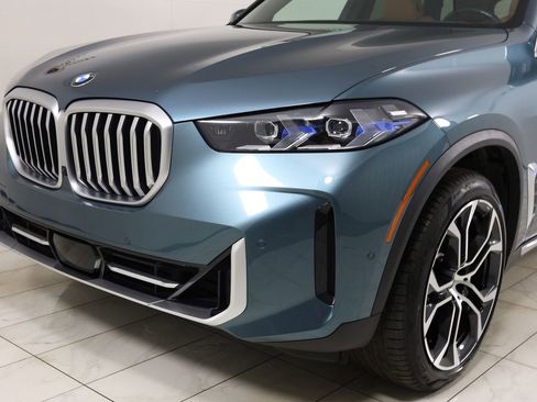 Used 2024 BMW X5 xDrive40i w/ Premium Package image 51