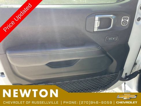 Used 2020 Jeep Gladiator Overland AWD/4WD image 7