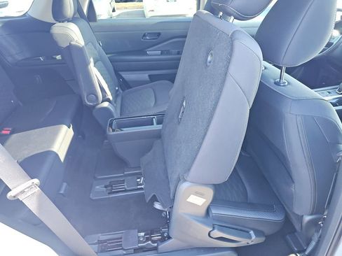 Used 2023 Nissan Pathfinder SV w/ SV Premium Package image 27