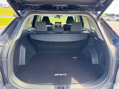 Certified 2022 Toyota RAV4 XLE w/ Convenience Package AWD/4WD image 11