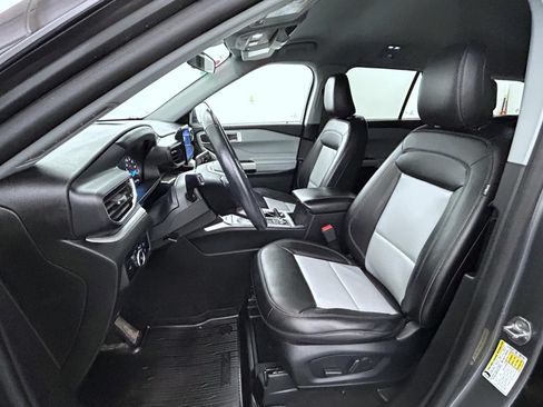 Used 2023 Ford Explorer XLT w/ Equipment Group 202A AWD/4WD image 10