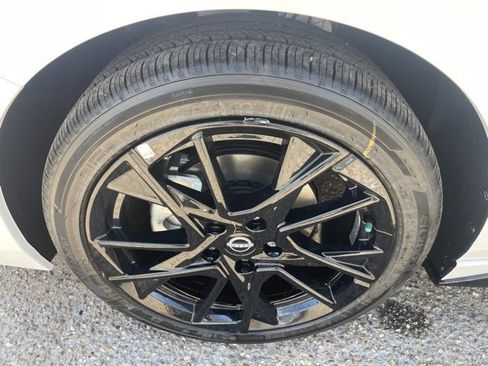 New 2025 Nissan Sentra SR w/ SR Premium Package image 7