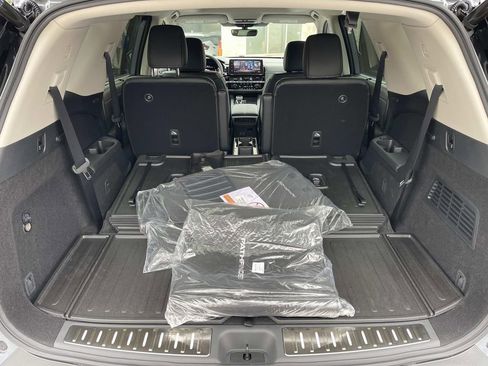 New 2026 Nissan Pathfinder Platinum w/ Lighting Package AWD/4WD image 12