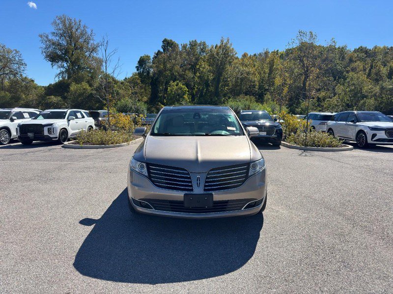 Used 2019 Lincoln MKT AWD image 2