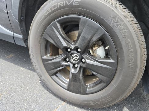 Used 2022 Toyota RAV4 LE AWD/4WD image 18