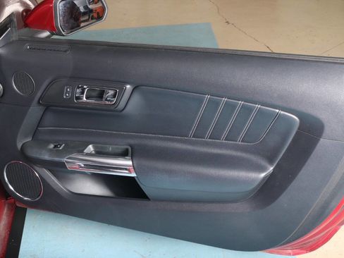 Used 2016 Ford Mustang Premium image 26