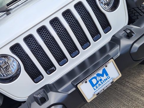Used 2021 Jeep Wrangler Unlimited Sahara AWD/4WD image 13